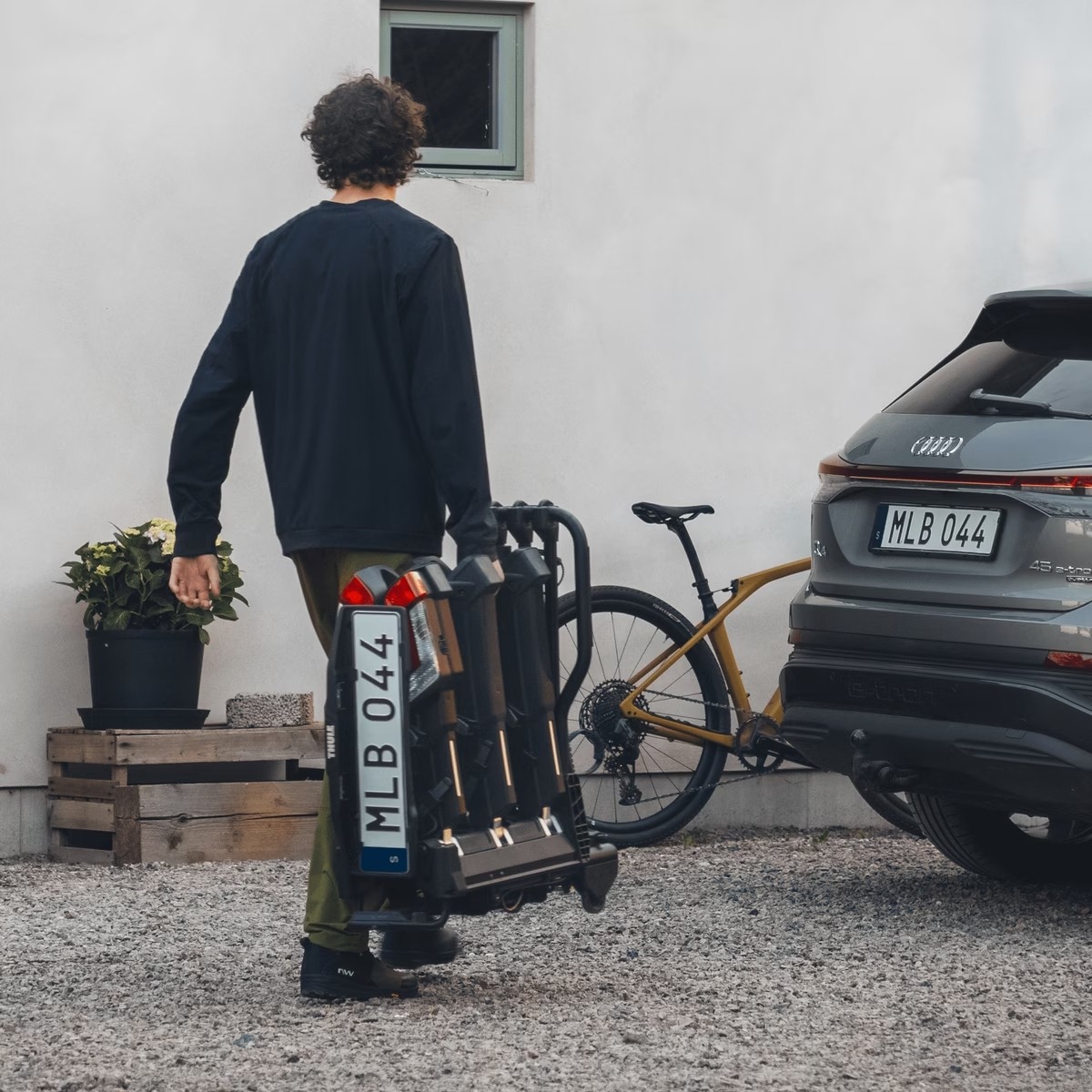 Lastning av cyklar på Thule EasyFold
